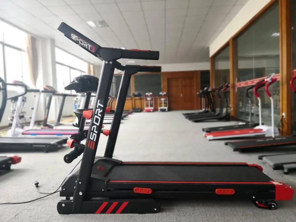 Home Fitness Treadmill – Easy Installation 家用健身跑步机 – 易于安装